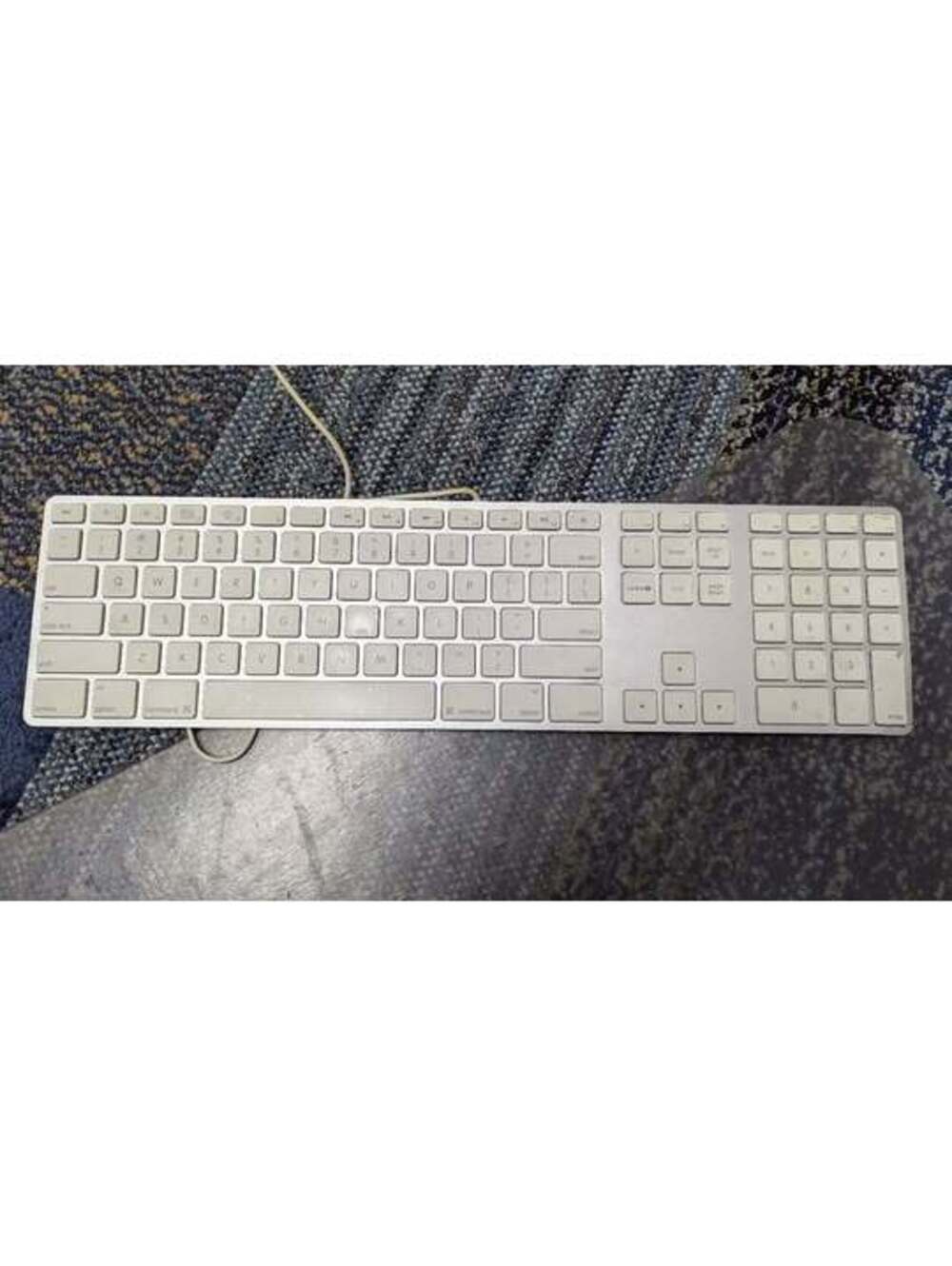Apple Wired Keyboard with Numeric Keypad A1243
